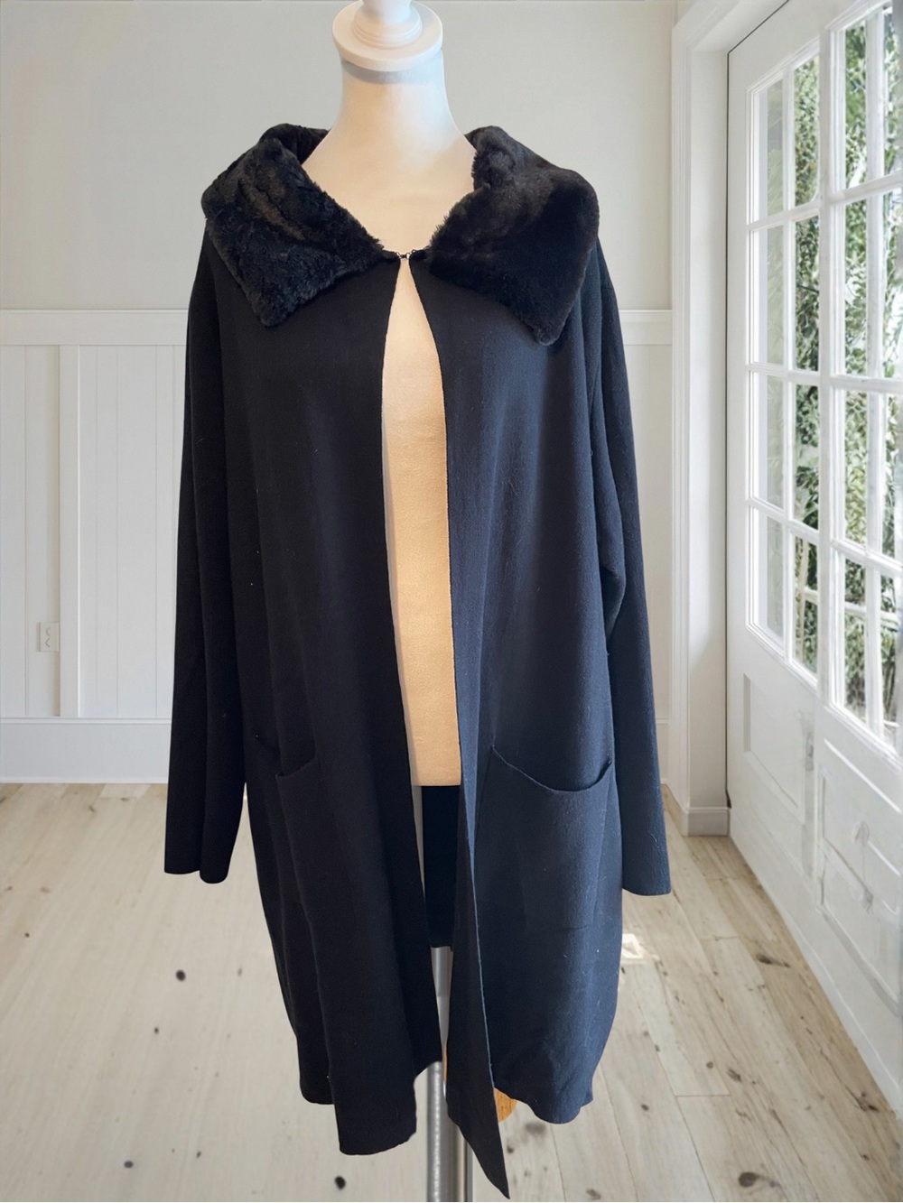 NWT KATHY IRELAND Women's 3X Black Removable Faux Fur Collar Sweater Cardigan - Picture 2 of 15